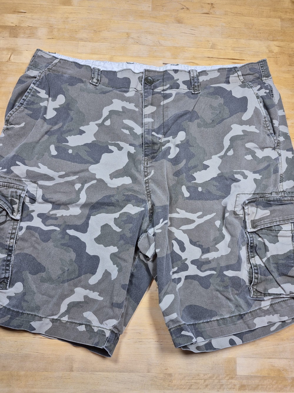 Old Navy Men's Grey Camo Cargo Shorts